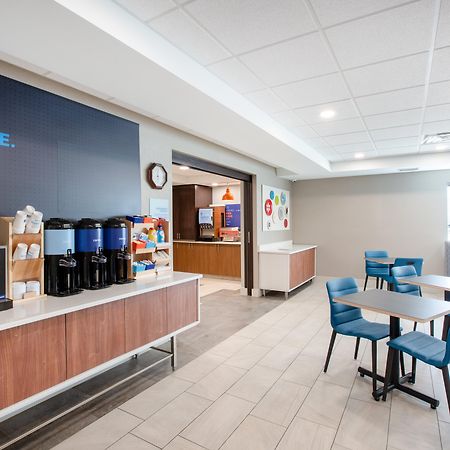 Holiday Inn Express Hastings By Ihg Exterior photo