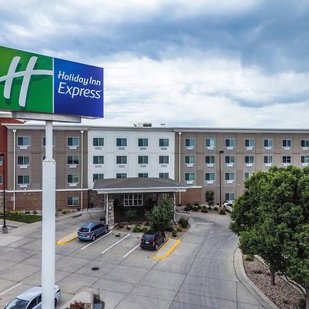 Holiday Inn Express Hastings By Ihg Exterior photo