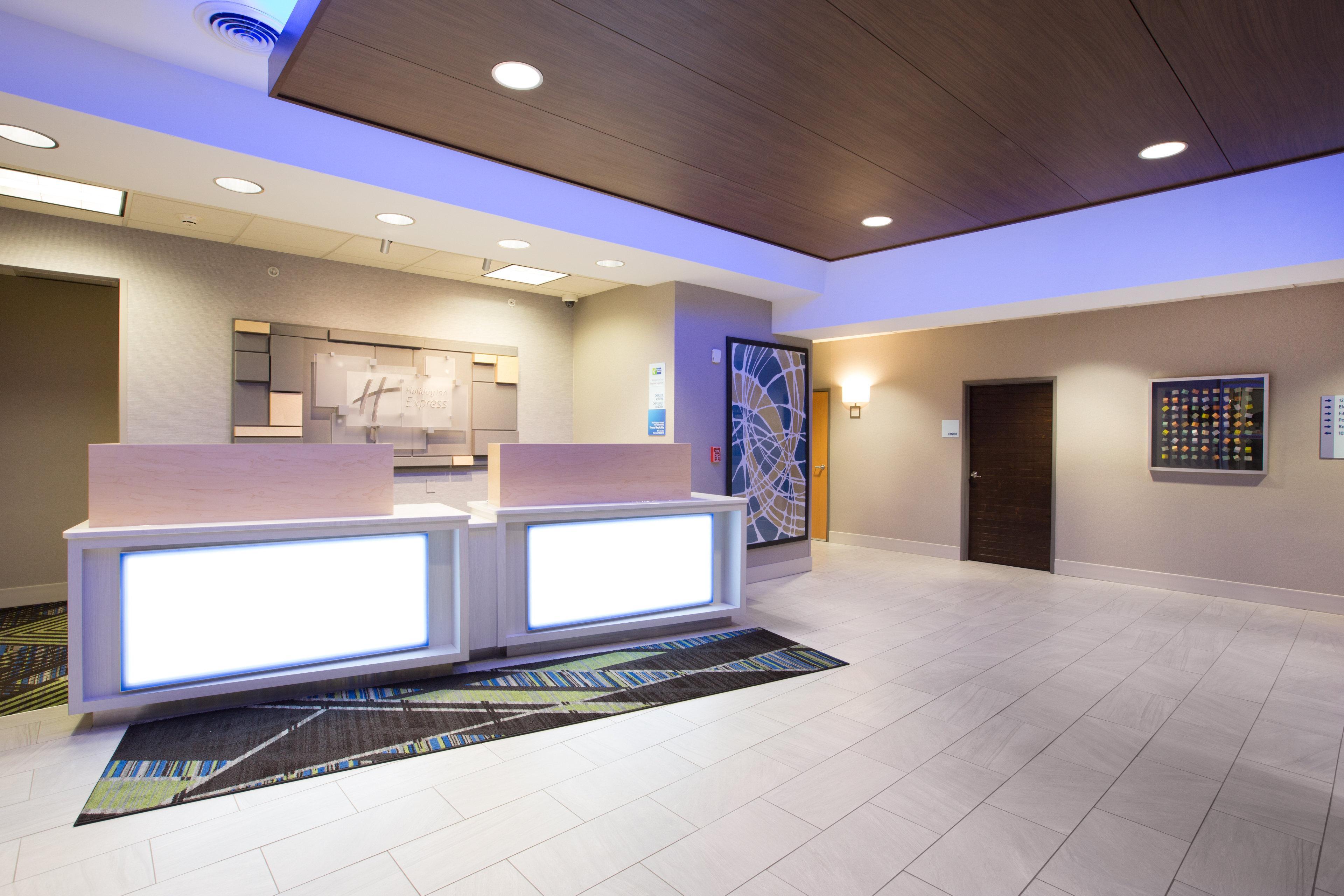 Holiday Inn Express Hastings By Ihg Exterior photo