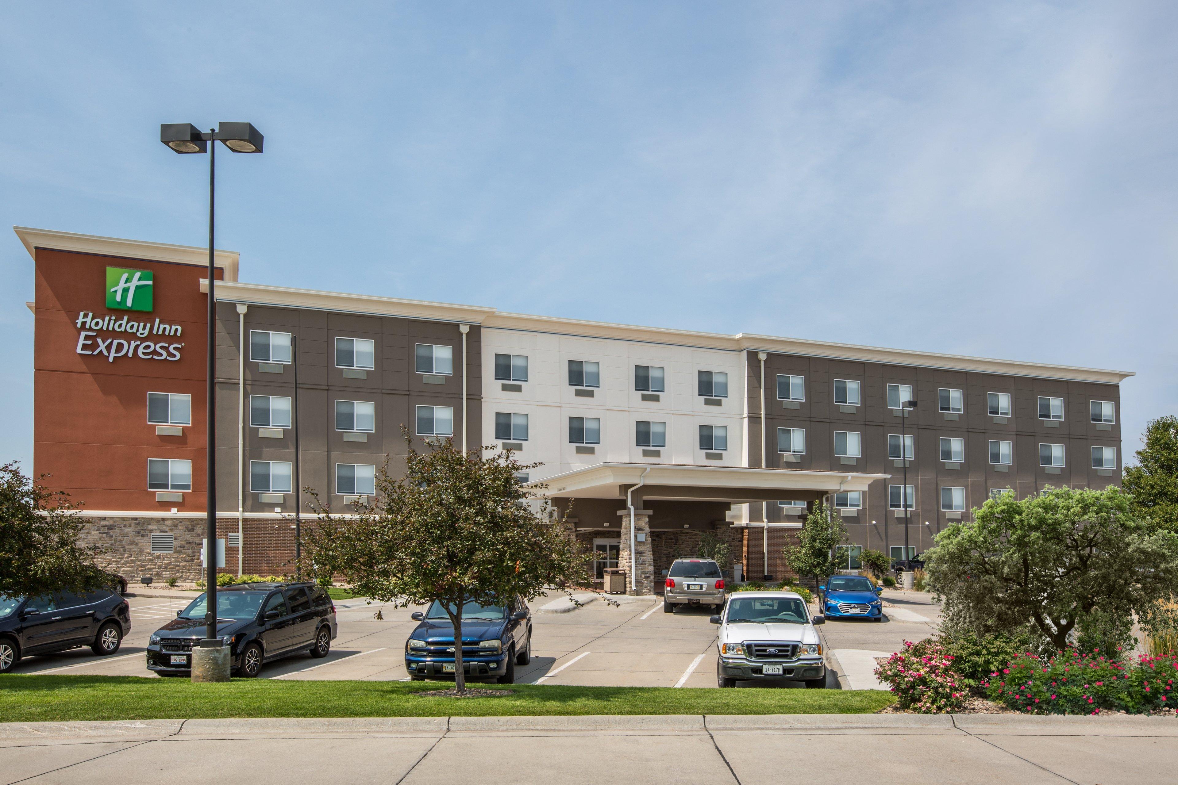 Holiday Inn Express Hastings By Ihg Exterior photo