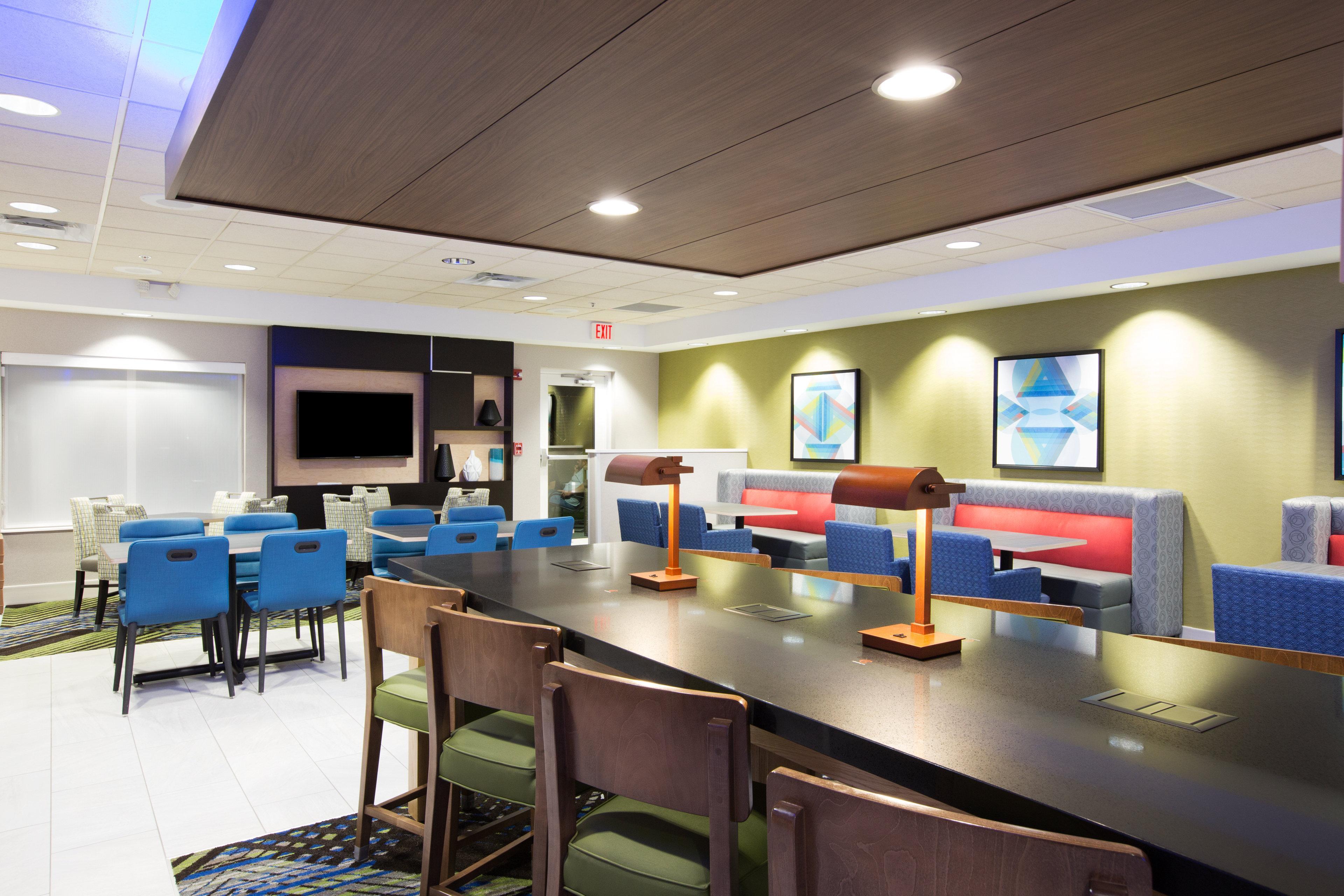Holiday Inn Express Hastings By Ihg Exterior photo