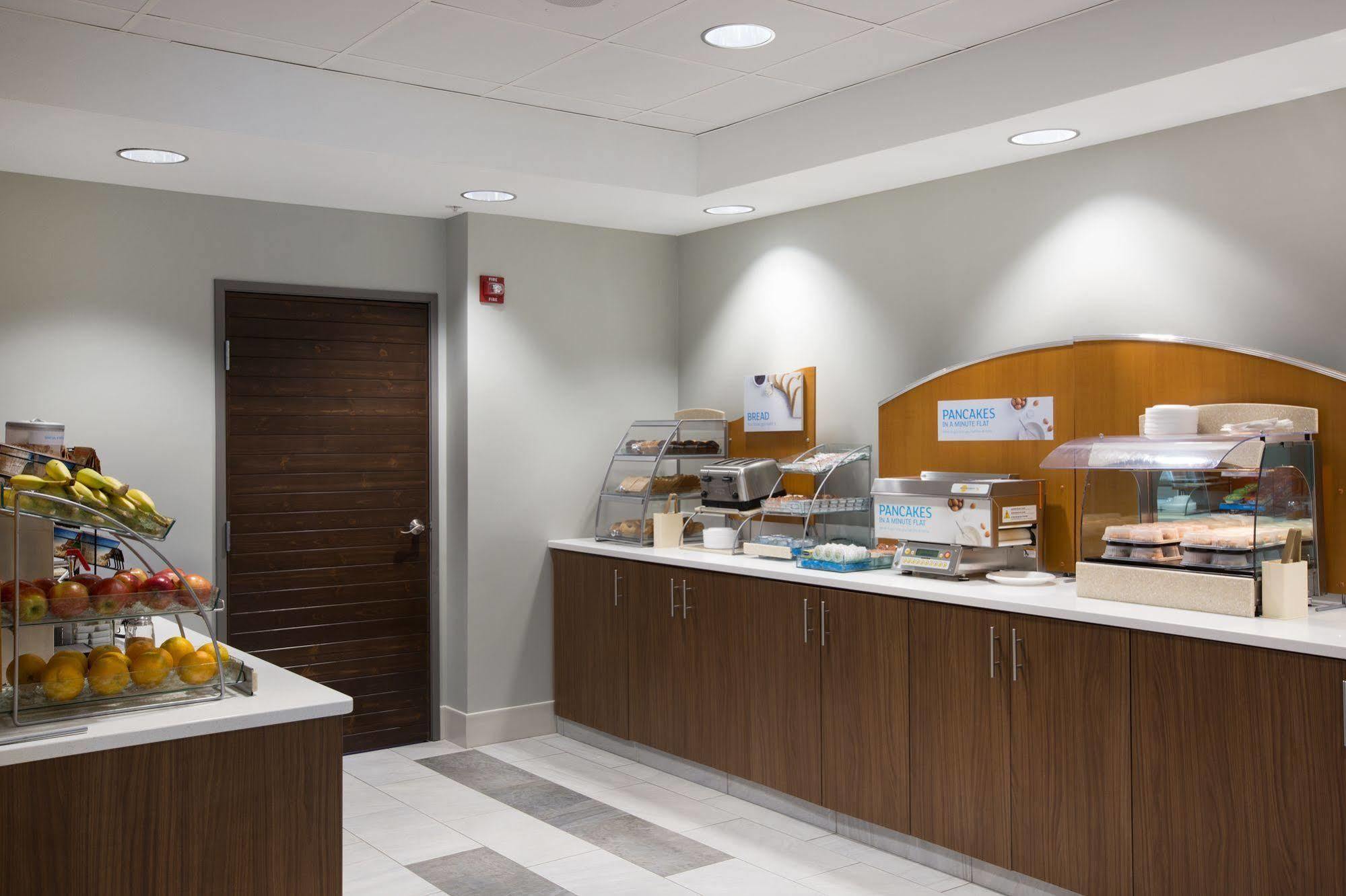 Holiday Inn Express Hastings By Ihg Exterior photo